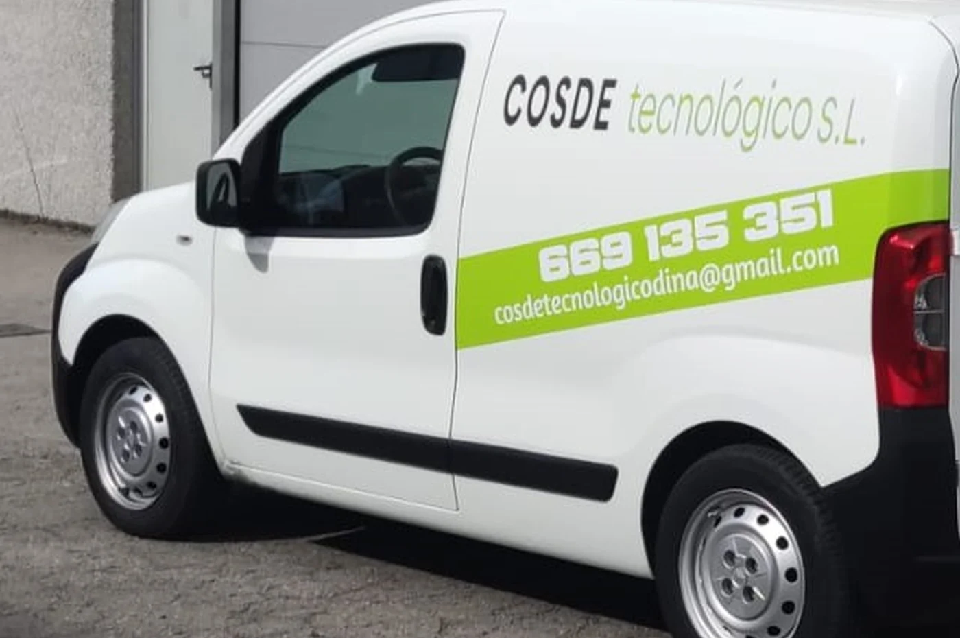 Vehículo de servicio de Cosde Tecnológico